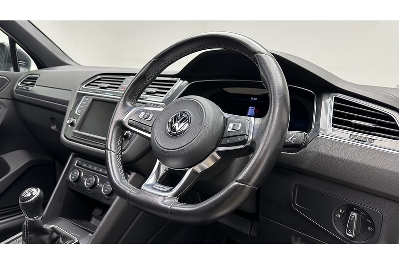 Volkswagen Tiguan TDI BlueMotion Tech R-Line - U3247