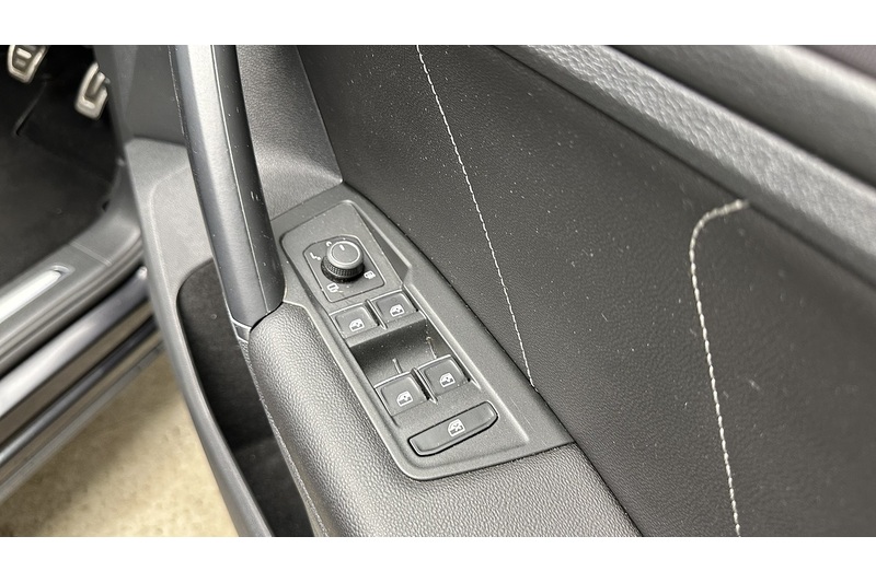 Volkswagen Tiguan TDI BlueMotion Tech R-Line - U3247