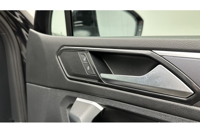 Volkswagen Tiguan TDI BlueMotion Tech R-Line - U3247