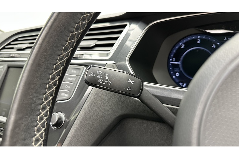 Volkswagen Tiguan TDI BlueMotion Tech R-Line - U3247
