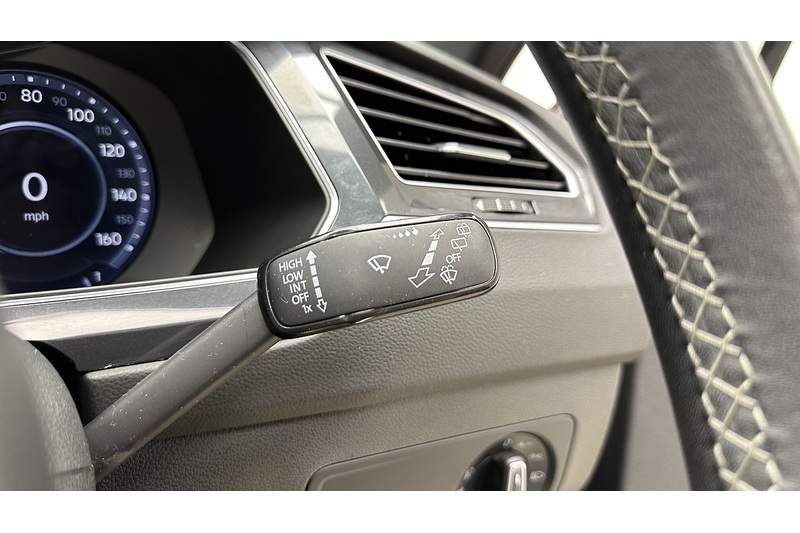 Volkswagen Tiguan TDI BlueMotion Tech R-Line - U3247