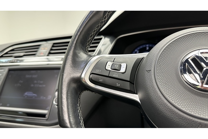 Volkswagen Tiguan TDI BlueMotion Tech R-Line - U3247