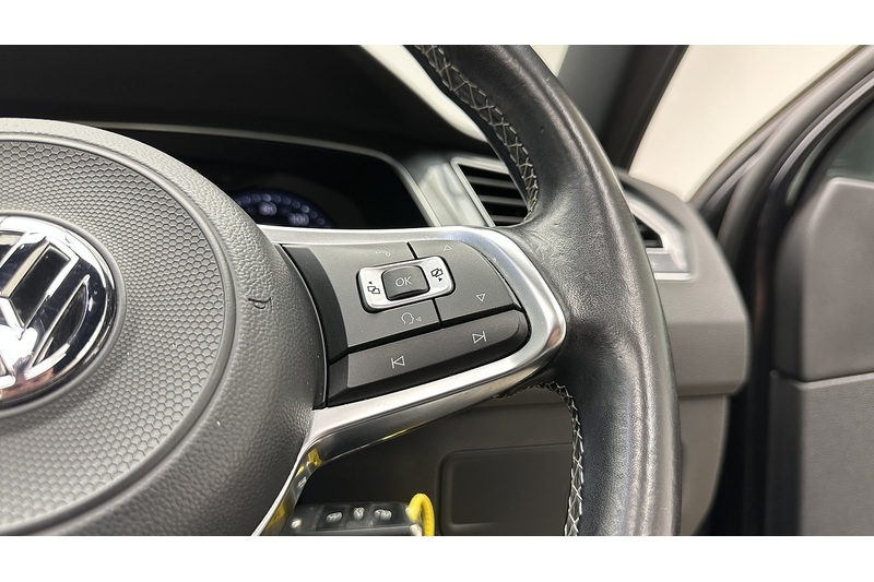 Volkswagen Tiguan TDI BlueMotion Tech R-Line - U3247