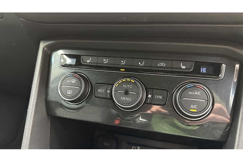 Volkswagen Tiguan TDI BlueMotion Tech R-Line - U3247