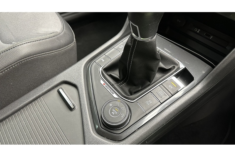 Volkswagen Tiguan TDI BlueMotion Tech R-Line - U3247