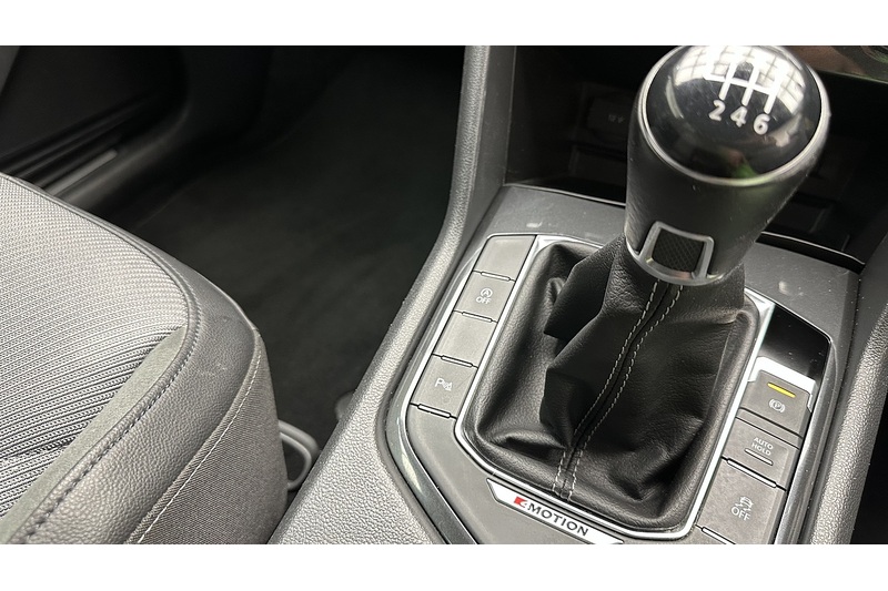 Volkswagen Tiguan TDI BlueMotion Tech R-Line - U3247