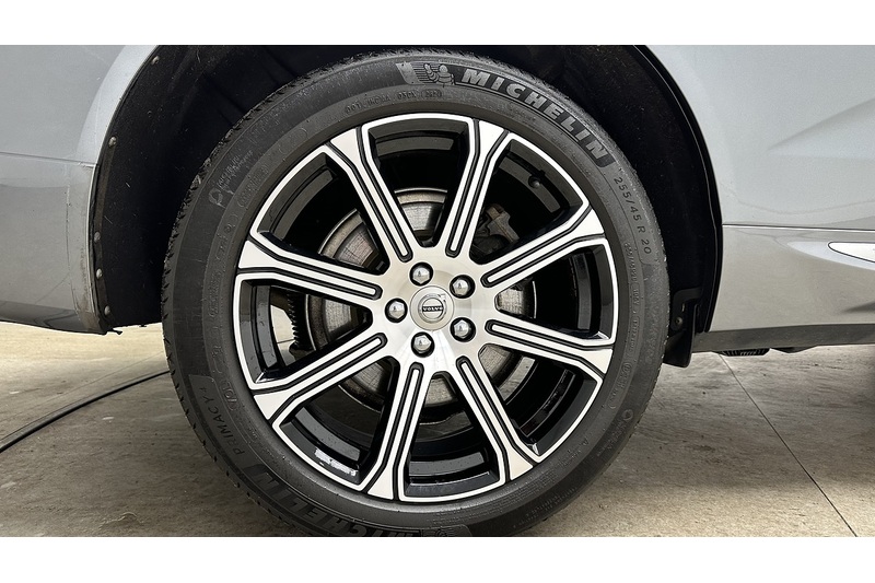 Volvo XC60 B4 MHEV Inscription Pro - U3279