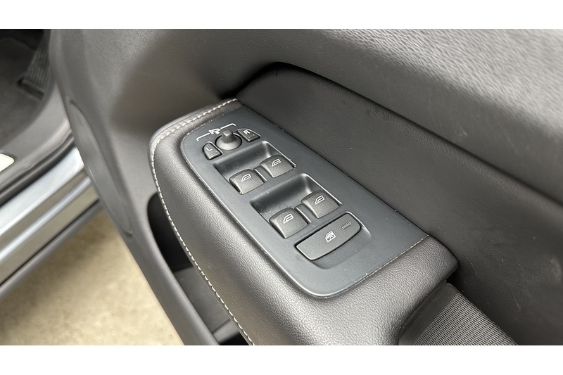 Volvo XC60 B4 MHEV Inscription Pro - U3279