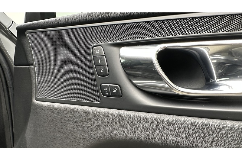 Volvo XC60 B4 MHEV Inscription Pro - U3279