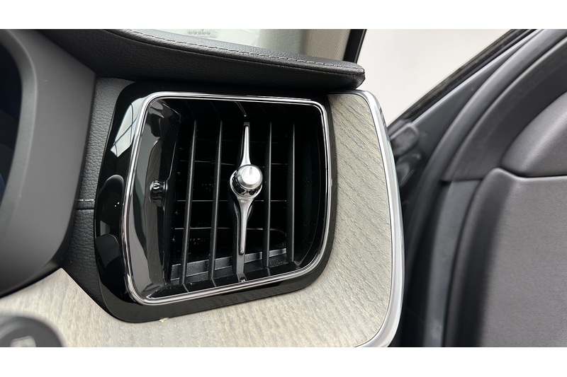 Volvo XC60 B4 MHEV Inscription Pro - U3279