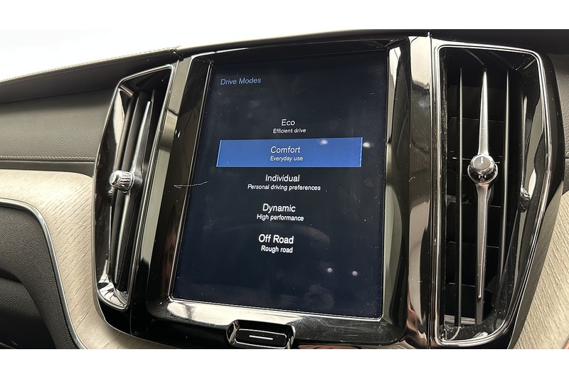 Volvo XC60 B4 MHEV Inscription Pro - U3279