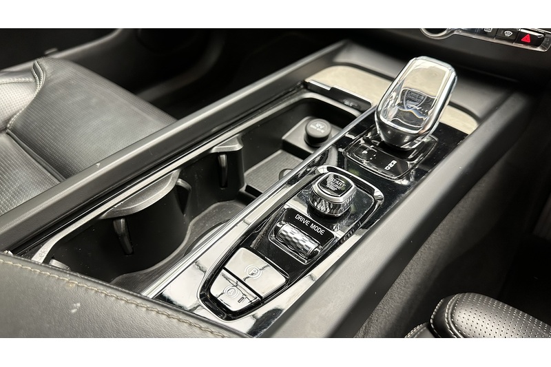 Volvo XC60 B4 MHEV Inscription Pro - U3279