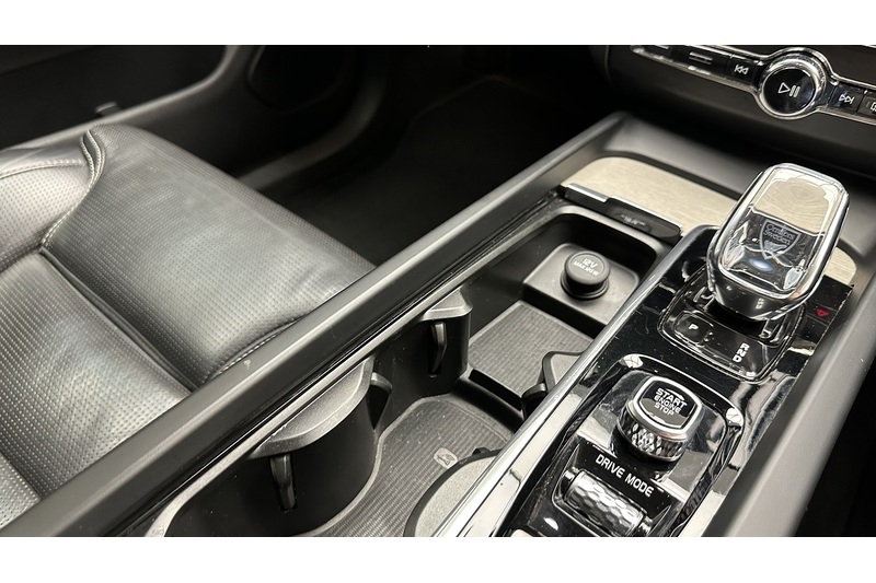 Volvo XC60 B4 MHEV Inscription Pro - U3279