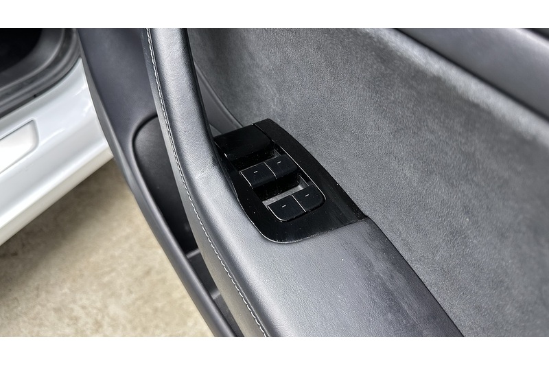Tesla Model 3 Performance - U3280