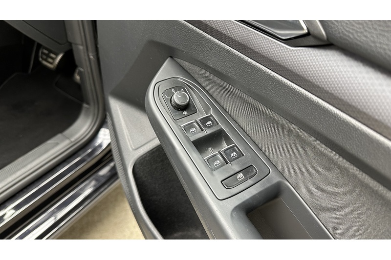 Volkswagen Golf eTSI MHEV Active - U3376