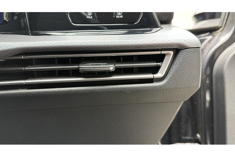 Volkswagen Golf eTSI MHEV Active - U3376