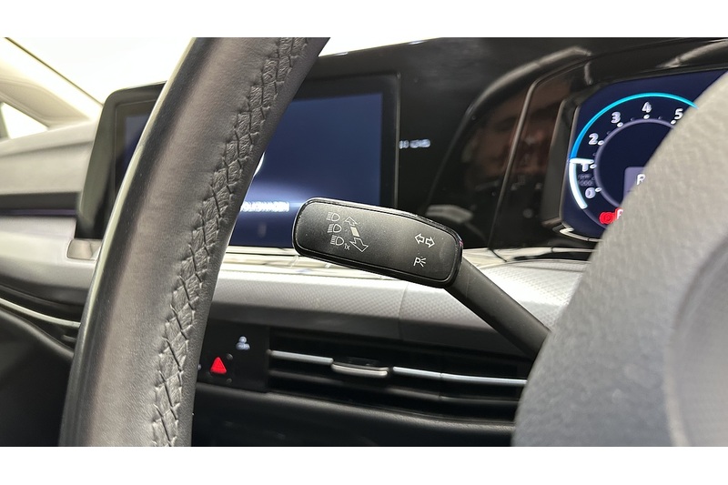 Volkswagen Golf eTSI MHEV Active - U3376