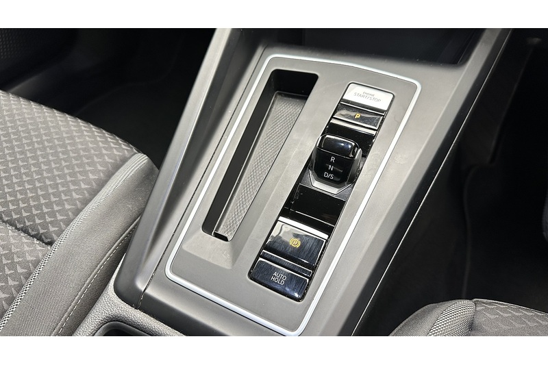 Volkswagen Golf eTSI MHEV Active - U3376