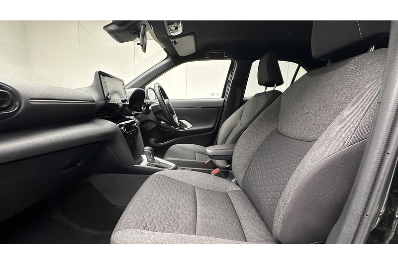 Toyota Yaris Cross VVT-h Design - U3424