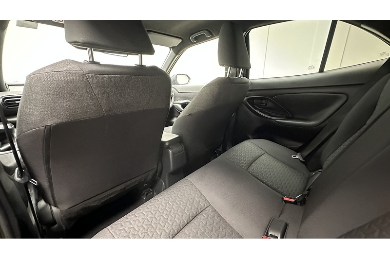 Toyota Yaris Cross VVT-h Design - U3424