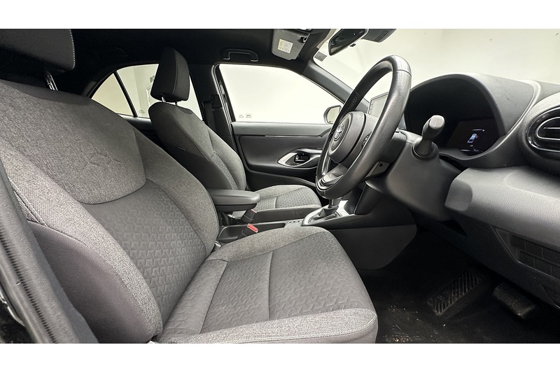 Toyota Yaris Cross VVT-h Design - U3424