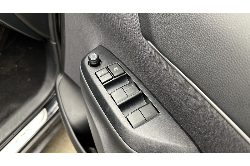 Toyota Yaris Cross VVT-h Design - U3424