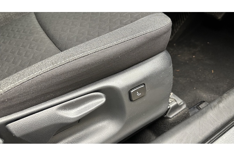 Toyota Yaris Cross VVT-h Design - U3424