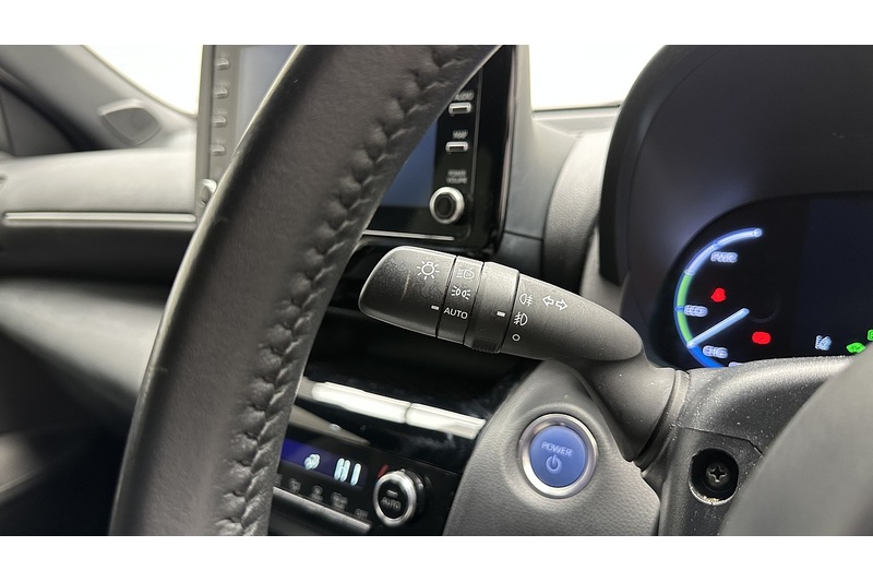 Toyota Yaris Cross VVT-h Design - U3424