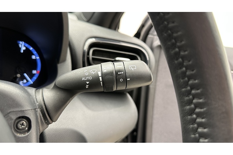 Toyota Yaris Cross VVT-h Design - U3424