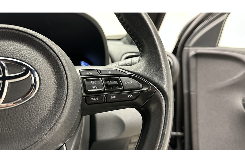 Toyota Yaris Cross VVT-h Design - U3424