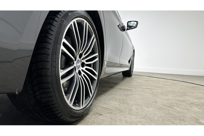 BMW 5 Series 530e M Sport - U3478