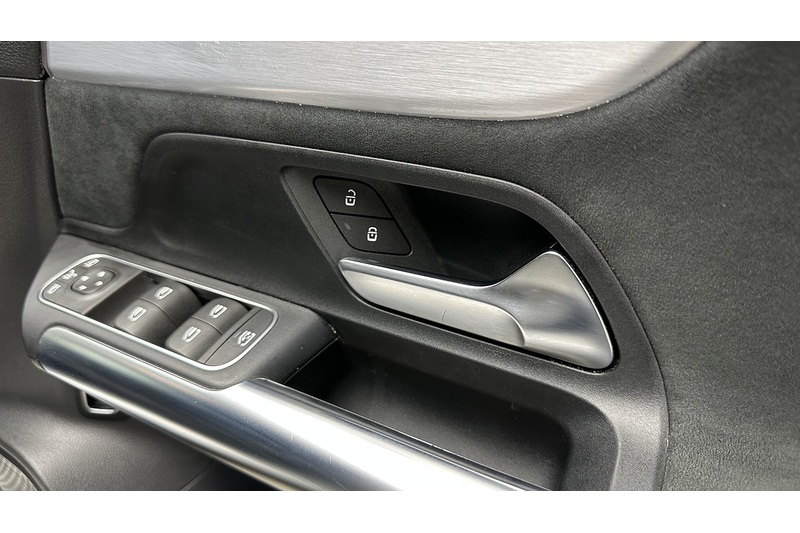 Mercedes-Benz EQA EQA 250 AMG Line - U3481