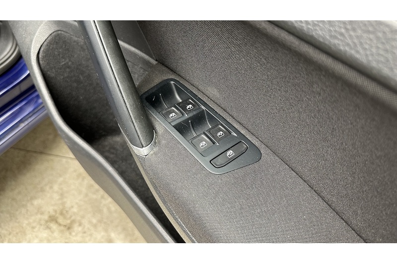 Volkswagen e-Golf e-Golf - U3491