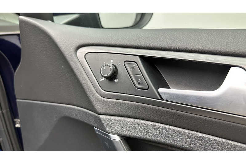 Volkswagen e-Golf e-Golf - U3491