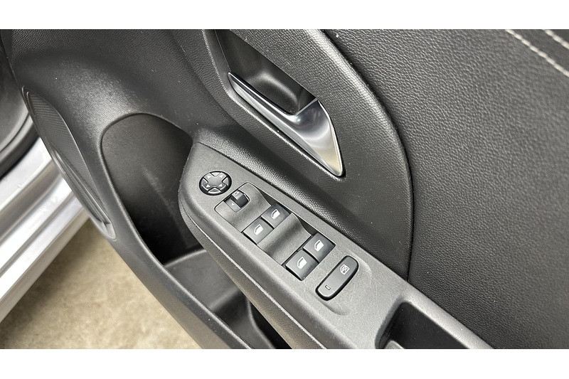 Vauxhall Corsa Electric SRi Nav Premium - U3542