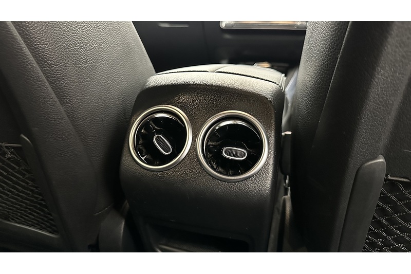 Mercedes-Benz GLA GLA250e Exclusive Edition - U3547