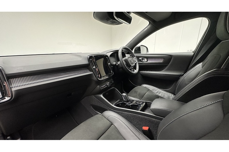 Volvo XC40 h T4 Plus - U3556