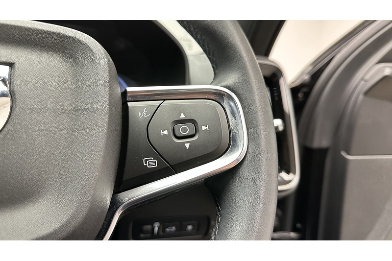 Volvo XC40 h T4 Plus - U3556