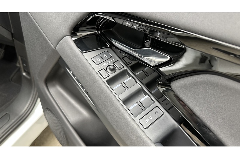 Land Rover Range Rover Evoque P300e S - U3567