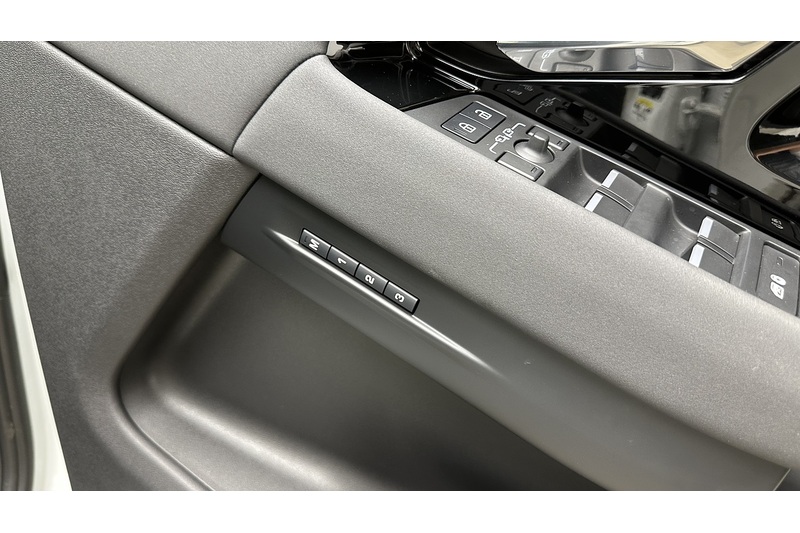 Land Rover Range Rover Evoque P300e S - U3567