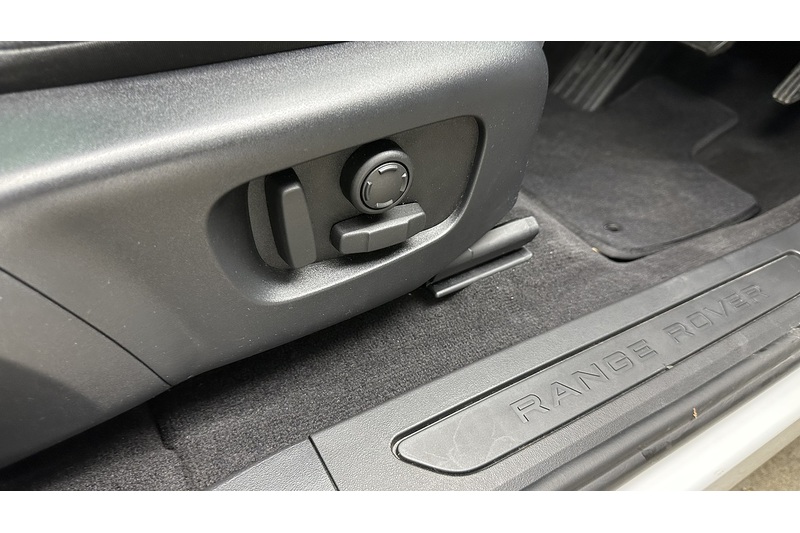 Land Rover Range Rover Evoque P300e S - U3567