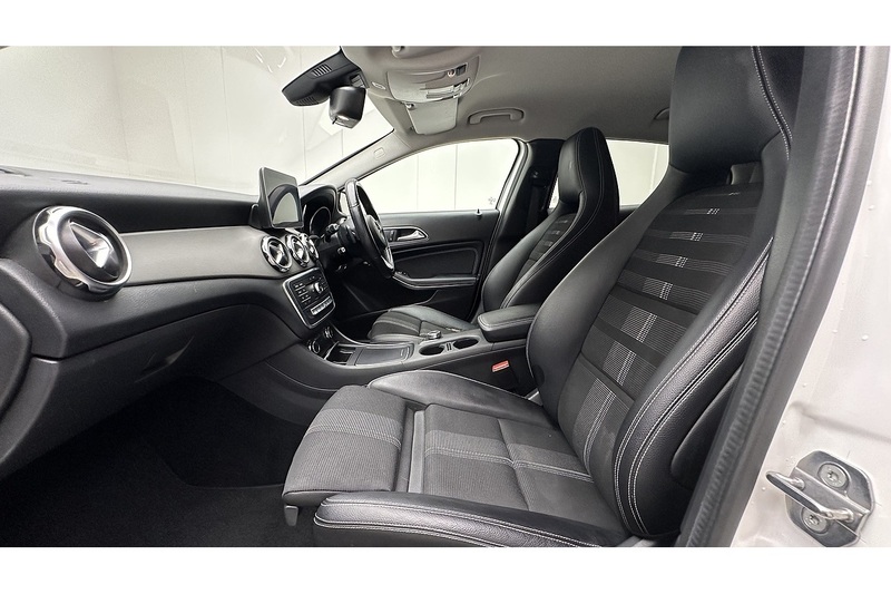 Mercedes-Benz GLA GLA180 Urban Edition - U3582