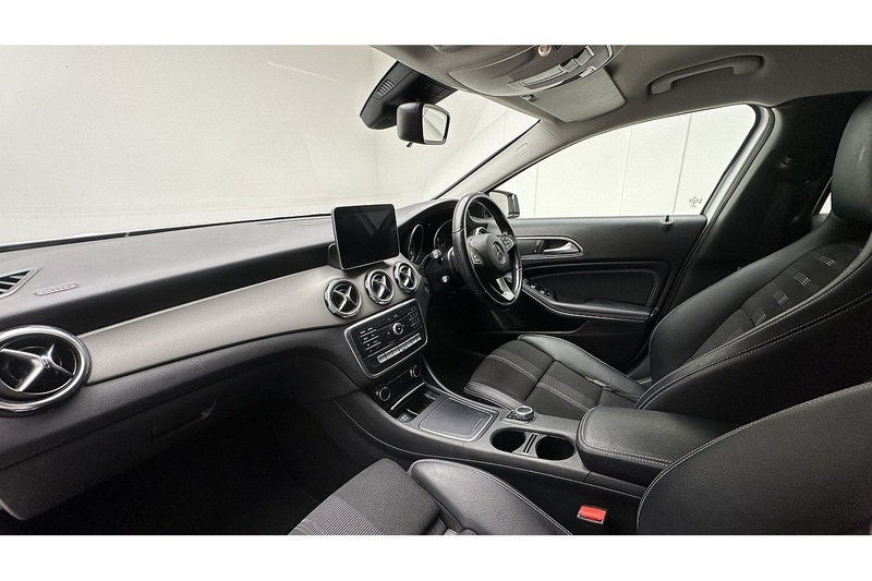 Mercedes-Benz GLA GLA180 Urban Edition - U3582