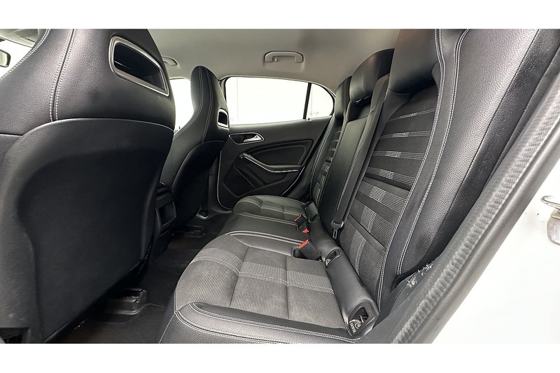 Mercedes-Benz GLA GLA180 Urban Edition - U3582