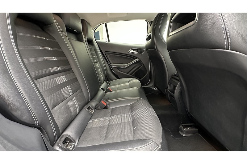 Mercedes-Benz GLA GLA180 Urban Edition - U3582