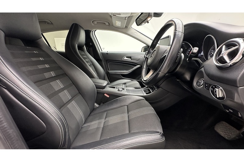 Mercedes-Benz GLA GLA180 Urban Edition - U3582
