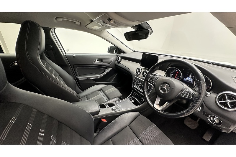 Mercedes-Benz GLA GLA180 Urban Edition - U3582