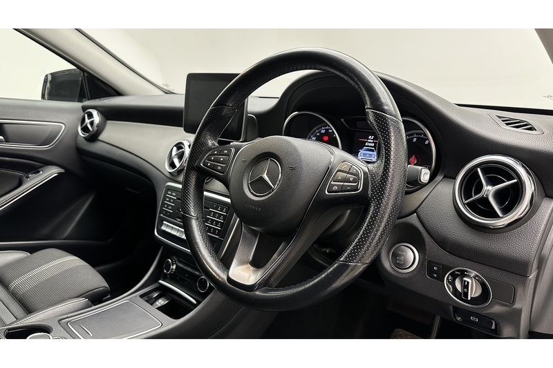 Mercedes-Benz GLA GLA180 Urban Edition - U3582