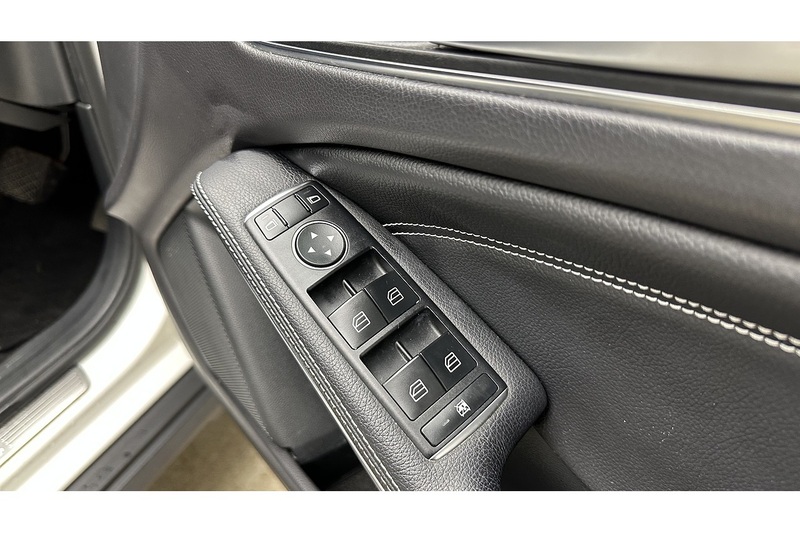 Mercedes-Benz GLA GLA180 Urban Edition - U3582