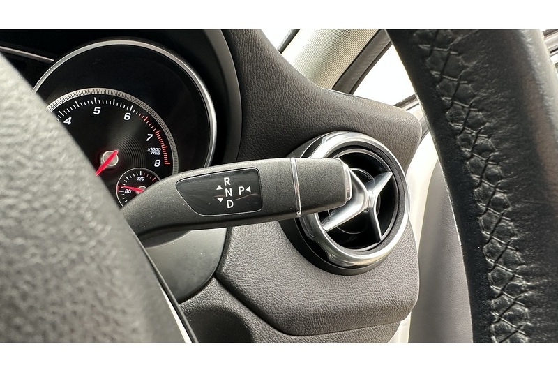 Mercedes-Benz GLA GLA180 Urban Edition - U3582